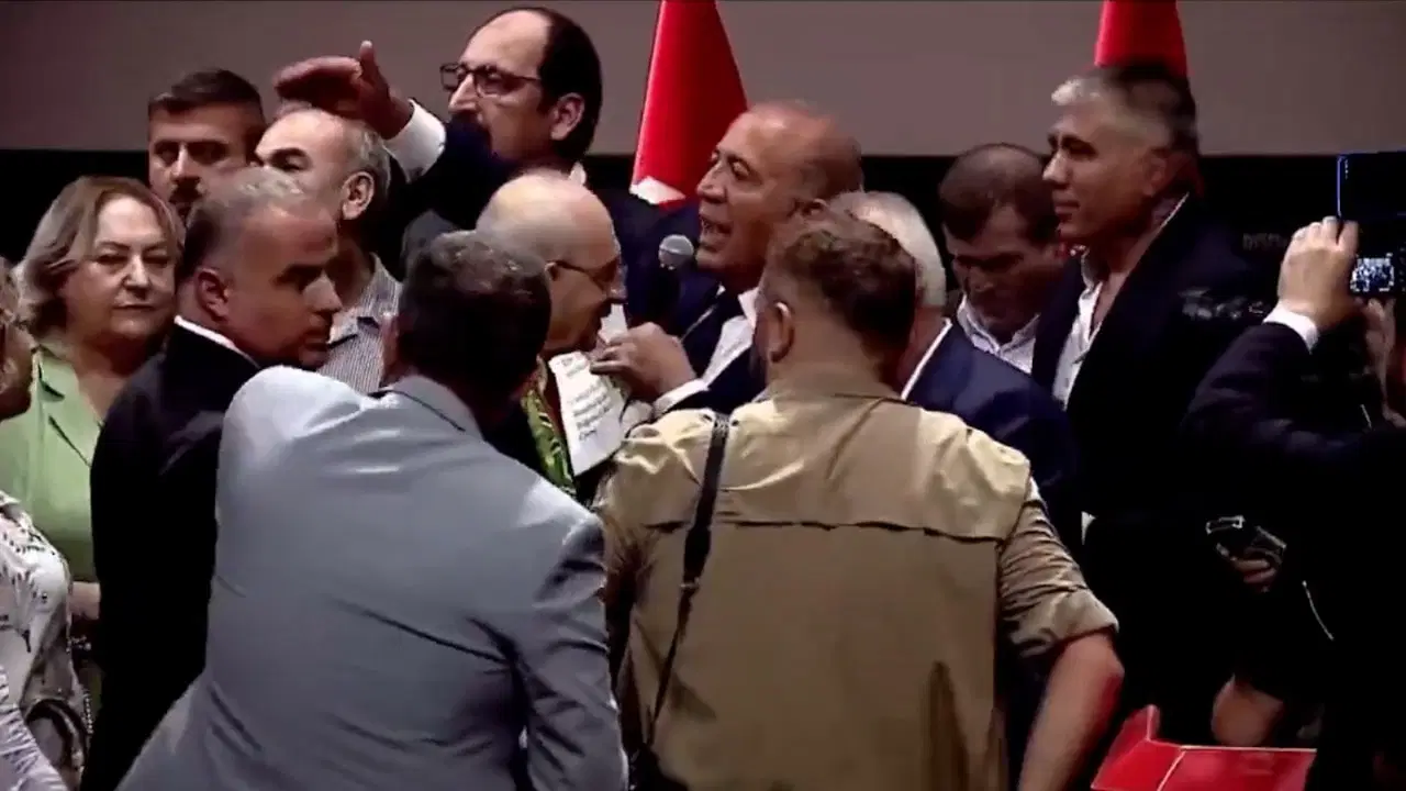 Kılıçdaroğlu rozet takarken partilileri fırçaladı: Kayyım Gürsel Tekin’in sözleri gündem oldu